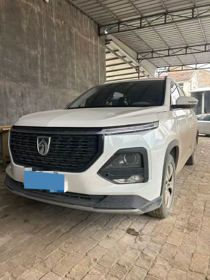 2020 BaoJun 530 1.5T 147HP L4 6MT,autocango,china used car exporter,china ev exporter,chinese used car exporter,chinese used ev exporter