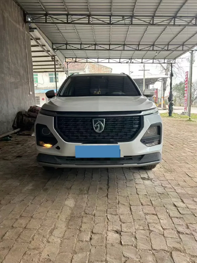 2020 BaoJun 530 1.5T 147HP L4 6MT,autocango,china used car exporter,china ev exporter,chinese used car exporter,chinese used ev exporter
