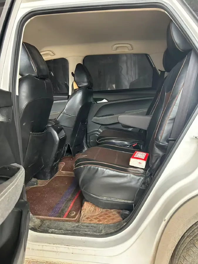 2020 BaoJun 530 1.5T 147HP L4 6MT,autocango,china used car exporter,china ev exporter,chinese used car exporter,chinese used ev exporter