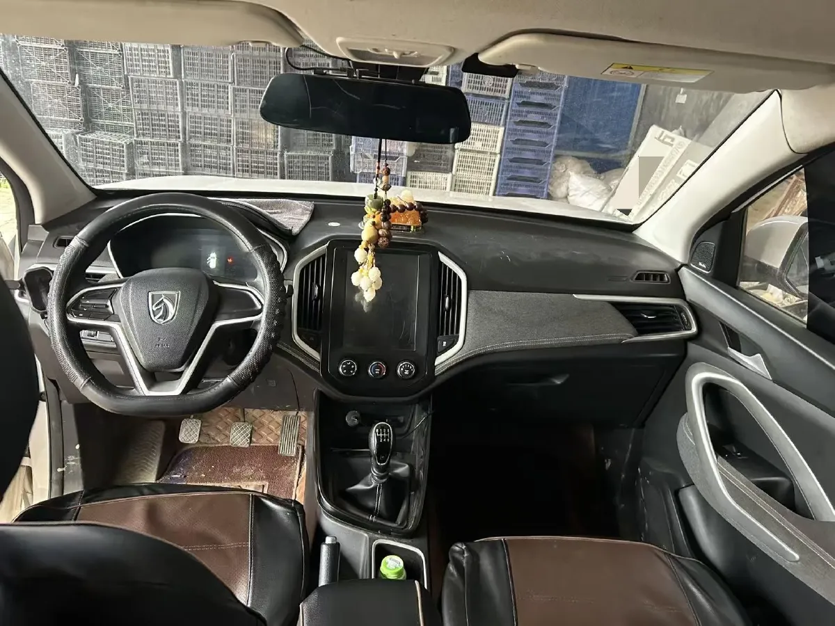 2020 BaoJun 530 1.5T 147HP L4 6MT,autocango,china used car exporter,china ev exporter,chinese used car exporter,chinese used ev exporter