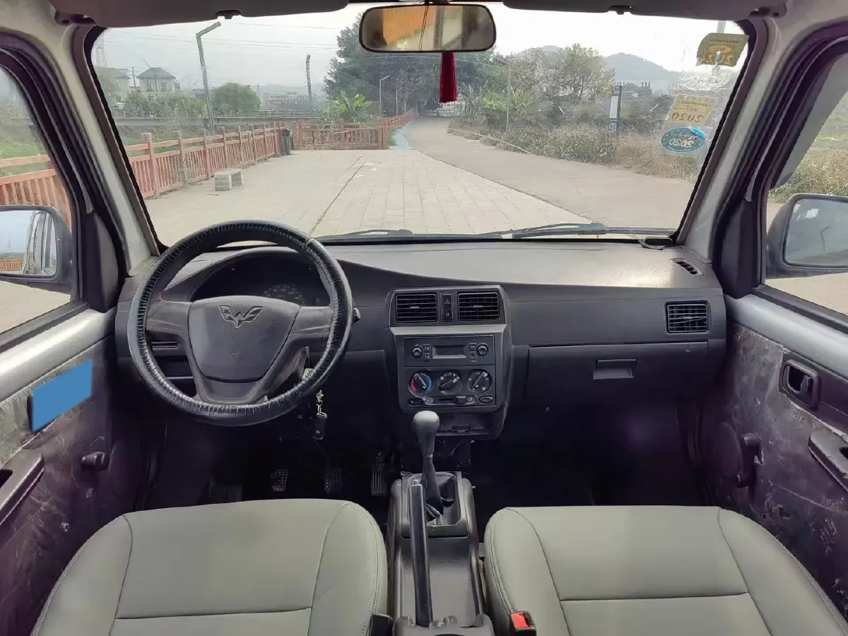 2017 WuLing RongGuang 1.5L 107HP L4 5MT,autocango,china used car exporter,china ev exporter,chinese used car exporter,chinese used ev exporter