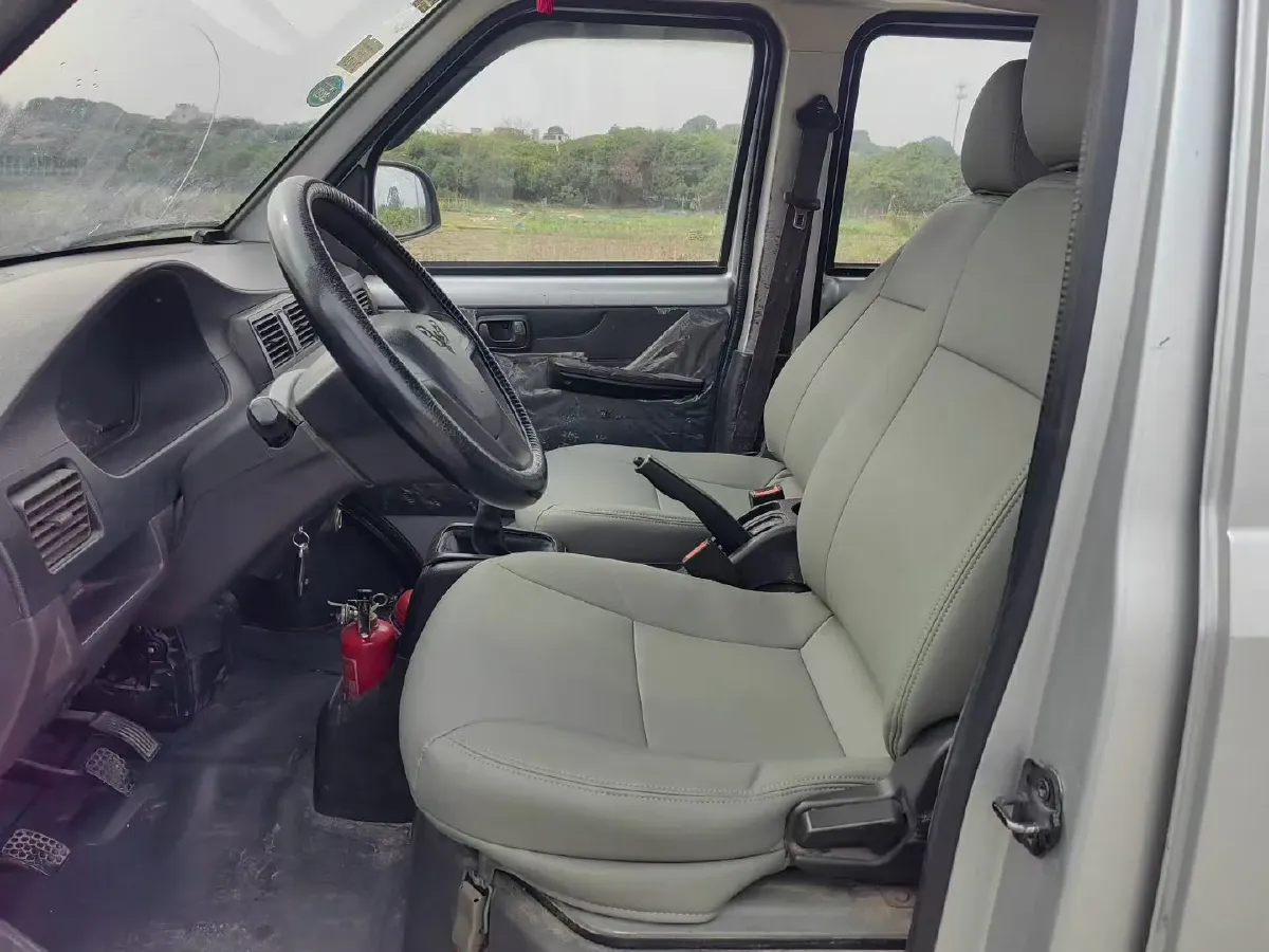 2017 WuLing RongGuang 1.5L 107HP L4 5MT,autocango,china used car exporter,china ev exporter,chinese used car exporter,chinese used ev exporter