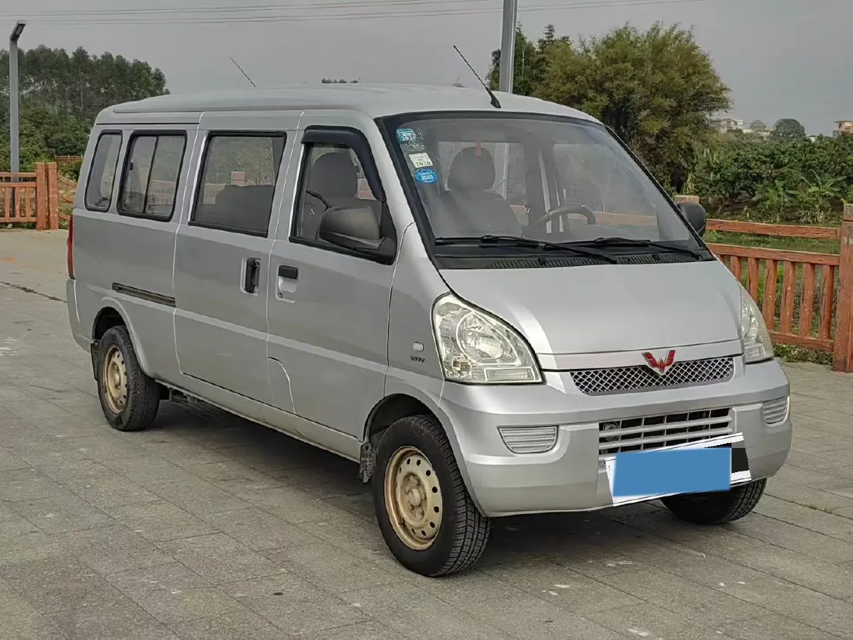 2017 WuLing RongGuang 1.5L 107HP L4 5MT,autocango,china used car exporter,china ev exporter,chinese used car exporter,chinese used ev exporter