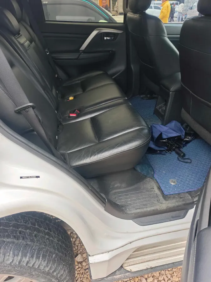 2020 Mitsubishi Pajero 3.0L 209HP V6 8AT,autocango,china used car exporter,china ev exporter,chinese used car exporter,chinese used ev exporter