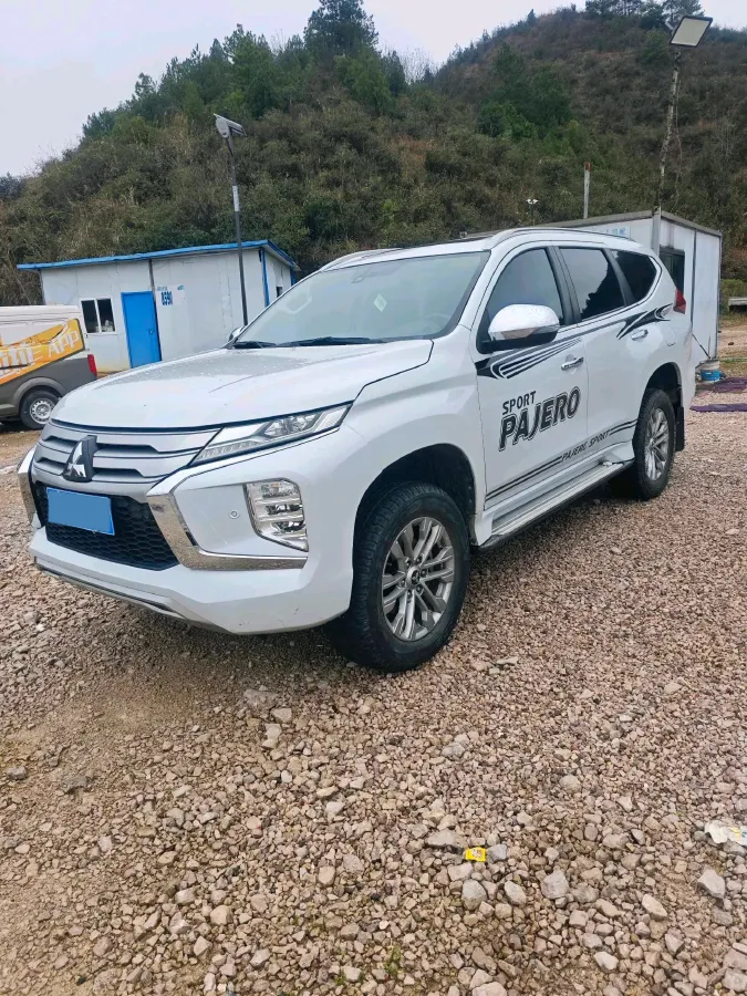 2020 Mitsubishi Pajero 3.0L 209HP V6 8AT,autocango,china used car exporter,china ev exporter,chinese used car exporter,chinese used ev exporter