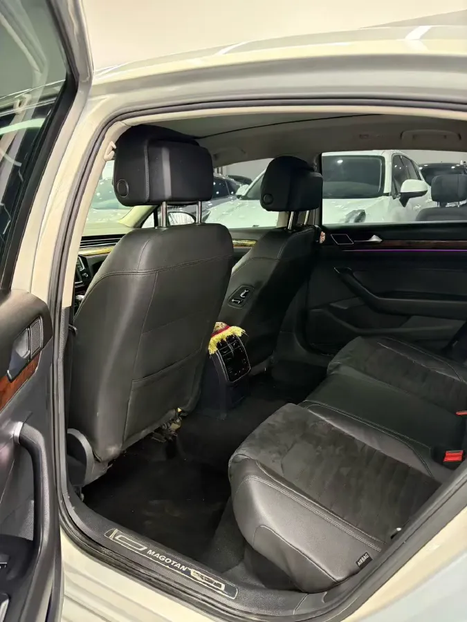 2018 Volkswagen Magotan 1.8T 180HP L4 7DCT,autocango,china used car exporter,china ev exporter,chinese used car exporter,chinese used ev exporter