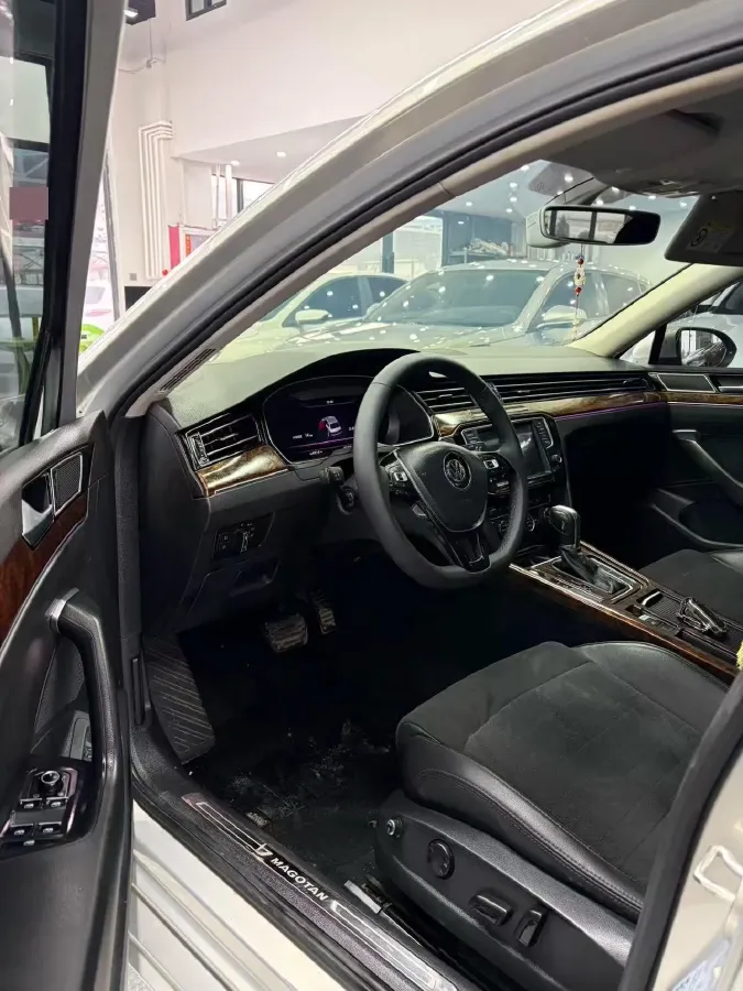 2018 Volkswagen Magotan 1.8T 180HP L4 7DCT,autocango,china used car exporter,china ev exporter,chinese used car exporter,chinese used ev exporter