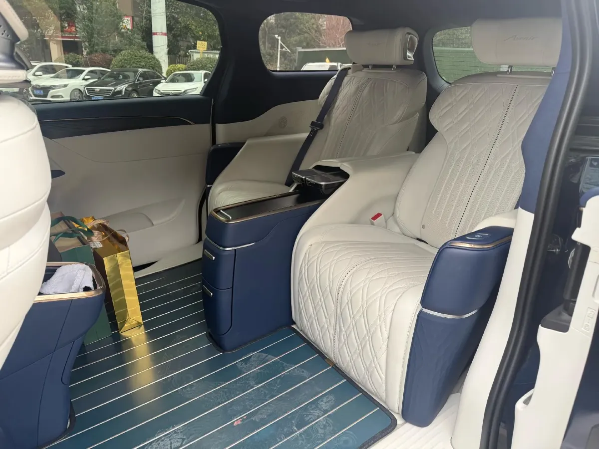 2020 Buick GL8 2.0T 237HP L4 9AT,autocango,china used car exporter,china ev exporter,chinese used car exporter,chinese used ev exporter