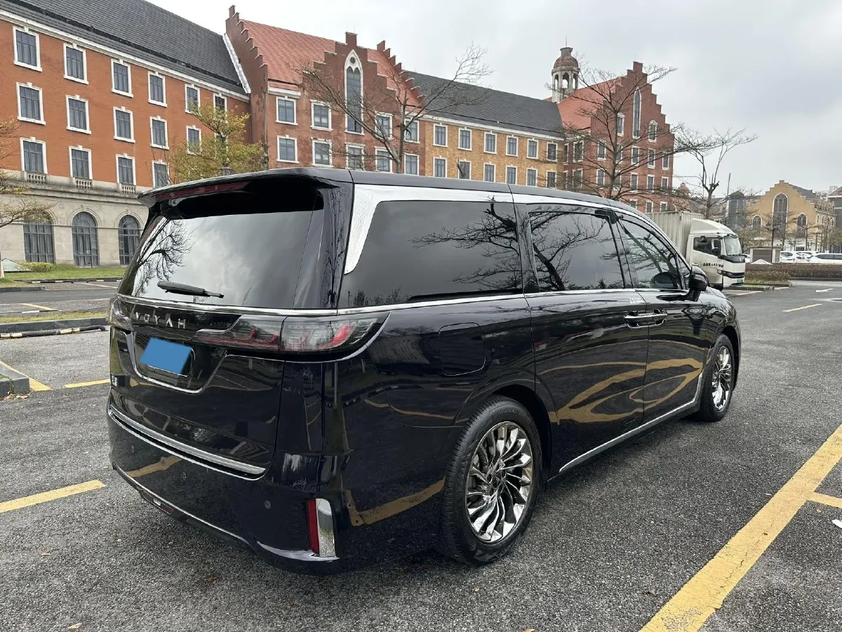 2022 Voyah Dream 1.5T 136HP L4 PHEV 25.57KWH,autocango,china used car exporter,china ev exporter,chinese used car exporter,chinese used ev exporter