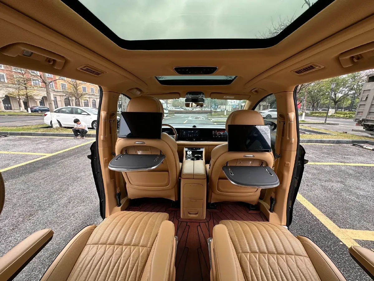 2022 Voyah Dream 1.5T 136HP L4 PHEV 25.57KWH,autocango,china used car exporter,china ev exporter,chinese used car exporter,chinese used ev exporter