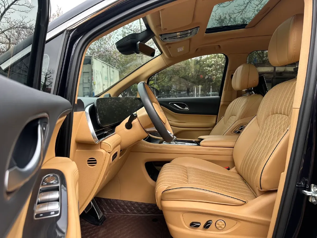 2022 Voyah Dream 1.5T 136HP L4 PHEV 25.57KWH,autocango,china used car exporter,china ev exporter,chinese used car exporter,chinese used ev exporter