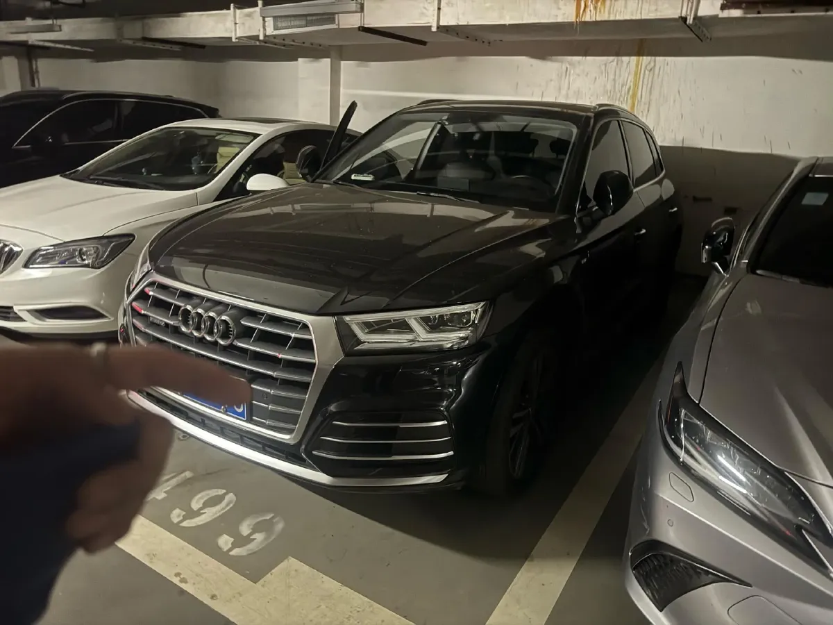 2020 Audi Q5L 2.0T 190HP L4 7DCT,autocango,china used car exporter,china ev exporter,chinese used car exporter,chinese used ev exporter