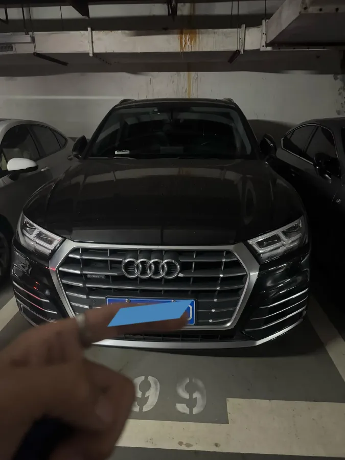 2020 Audi Q5L 2.0T 190HP L4 7DCT,autocango,china used car exporter,china ev exporter,chinese used car exporter,chinese used ev exporter