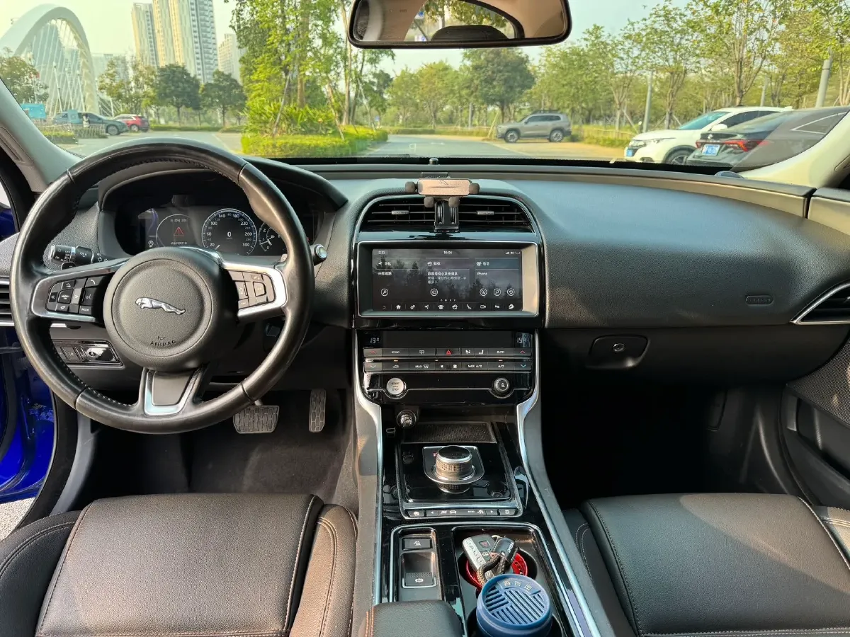 2019 Land Rover Discovery Sport 2.0T 200HP L4 9AT,autocango,china used car exporter,china ev exporter,chinese used car exporter,chinese used ev exporter