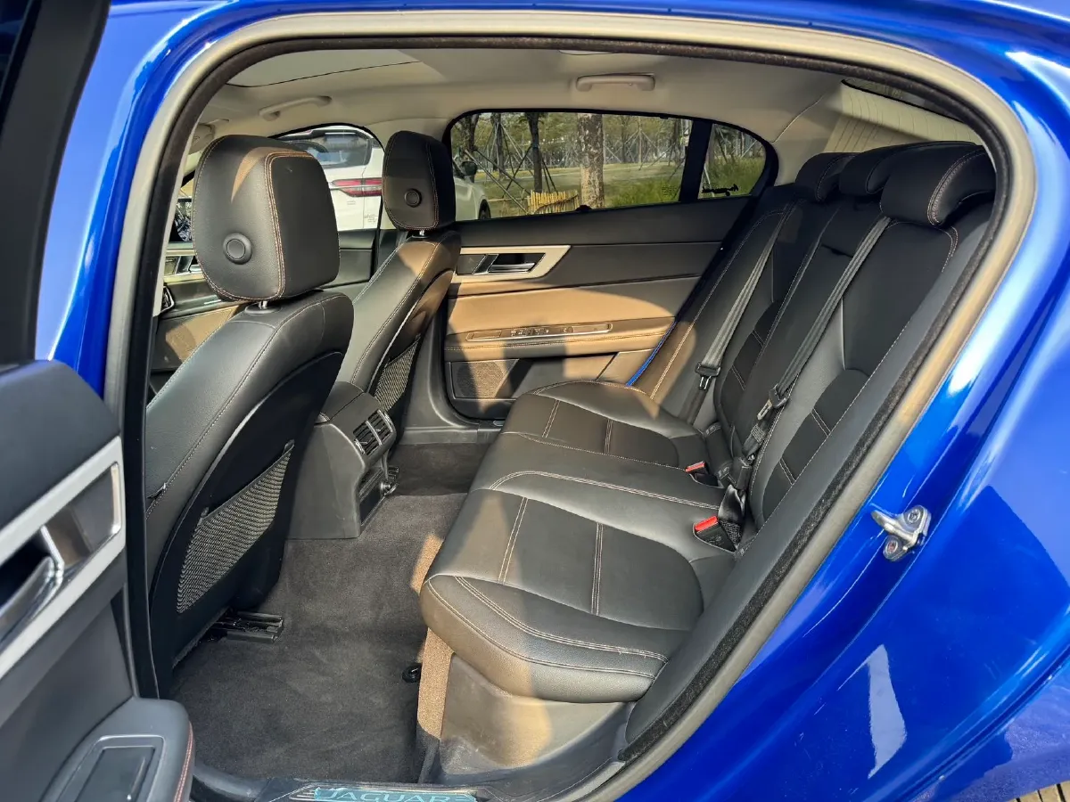 2019 Land Rover Discovery Sport 2.0T 200HP L4 9AT,autocango,china used car exporter,china ev exporter,chinese used car exporter,chinese used ev exporter