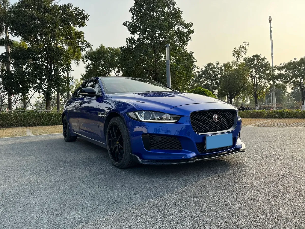 2019 Land Rover Discovery Sport 2.0T 200HP L4 9AT,autocango,china used car exporter,china ev exporter,chinese used car exporter,chinese used ev exporter