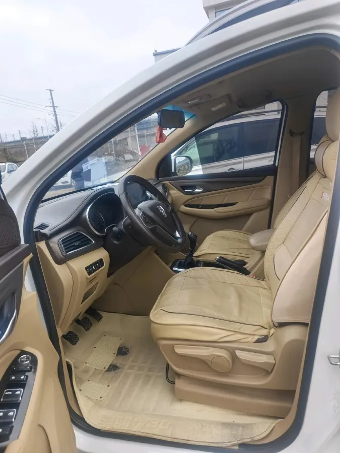 2017 BaoJun 730 1.5T 150HP L4 6MT,autocango,china used car exporter,china ev exporter,chinese used car exporter,chinese used ev exporter