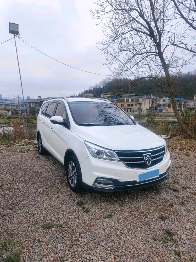 2017 BaoJun 730 1.5T 150HP L4 6MT,autocango,china used car exporter,china ev exporter,chinese used car exporter,chinese used ev exporter