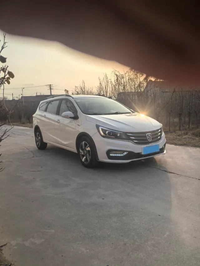 2017 BaoJun 310W 1.5L 112HP L4 6MT,autocango,china used car exporter,china ev exporter,chinese used car exporter,chinese used ev exporter