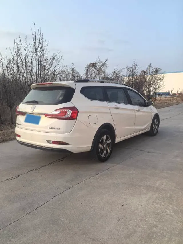 2017 BaoJun 310W 1.5L 112HP L4 6MT,autocango,china used car exporter,china ev exporter,chinese used car exporter,chinese used ev exporter