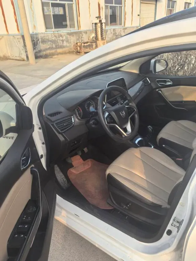 2017 BaoJun 310W 1.5L 112HP L4 6MT,autocango,china used car exporter,china ev exporter,chinese used car exporter,chinese used ev exporter