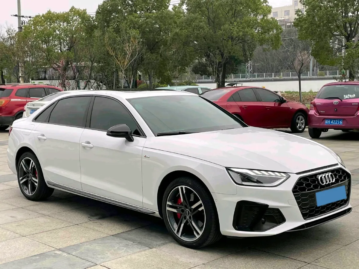 2022 Audi A4L 2.0T 190HP L4 7DCT,autocango,china used car exporter,china ev exporter,chinese used car exporter,chinese used ev exporter