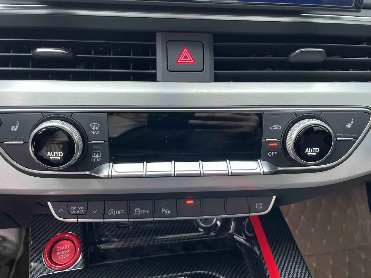 2022 Audi A4L 2.0T 190HP L4 7DCT,autocango,china used car exporter,china ev exporter,chinese used car exporter,chinese used ev exporter