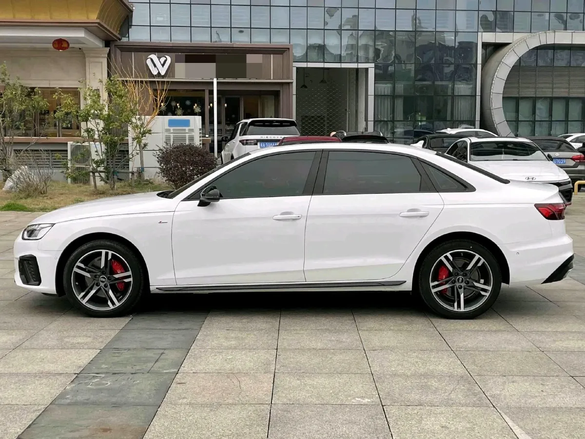 2022 Audi A4L 2.0T 190HP L4 7DCT,autocango,china used car exporter,china ev exporter,chinese used car exporter,chinese used ev exporter