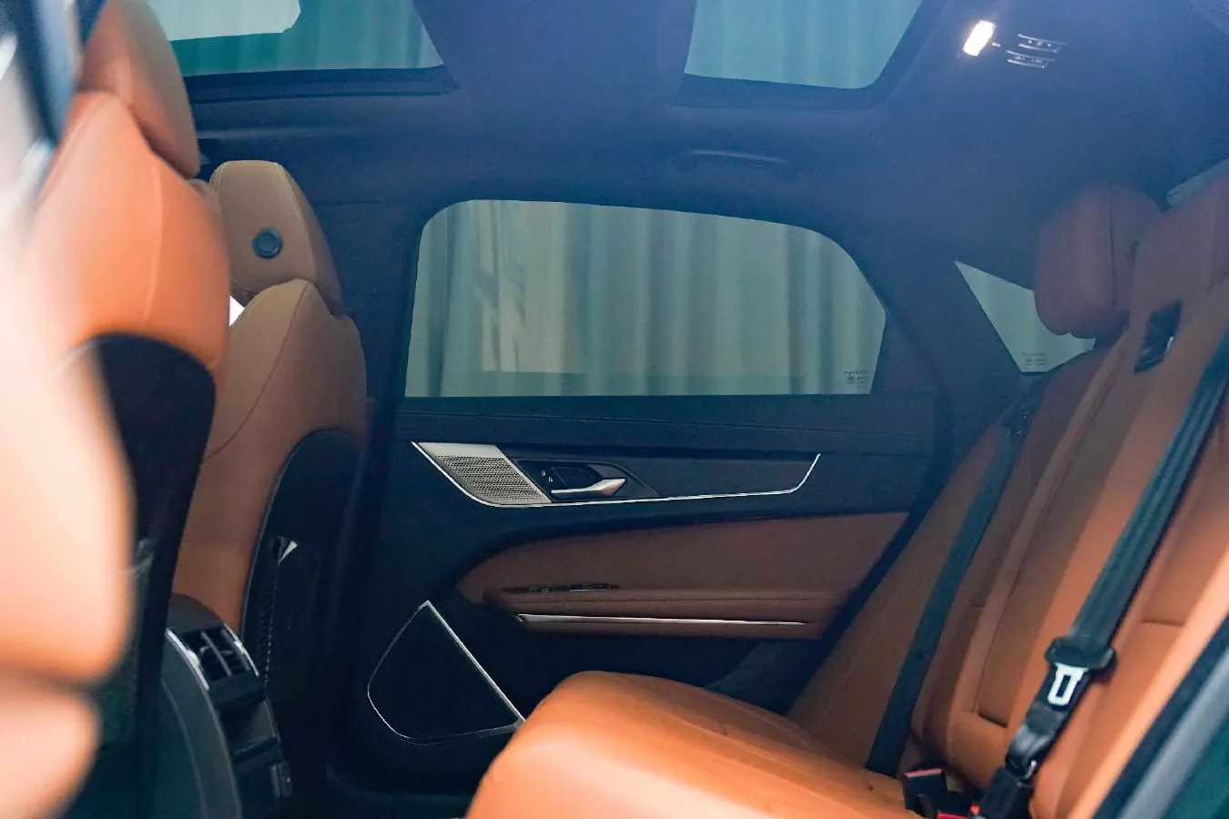 2021 Jaguar XFL 2.0T 250HP L4 8AT,autocango,china used car exporter,china ev exporter,chinese used car exporter,chinese used ev exporter