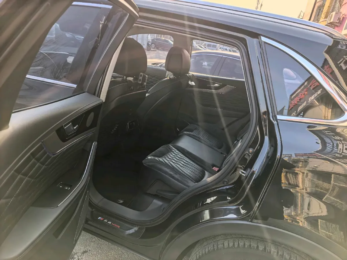 2022 HongQi HS5 2.0T 224HP L4 6AT,autocango,china used car exporter,china ev exporter,chinese used car exporter,chinese used ev exporter