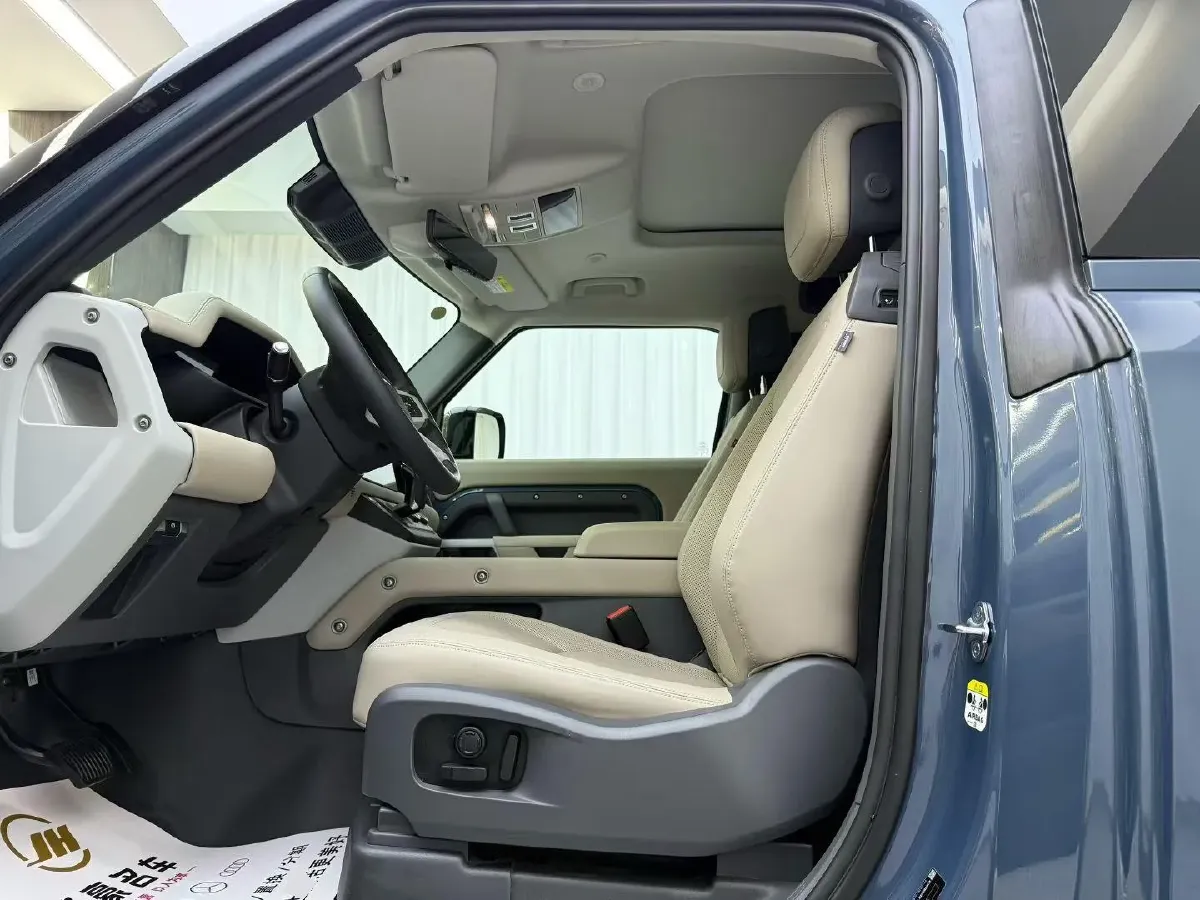 2025 Land Rover Defender 3.0T 400HP L6 8AT,autocango,china used car exporter,china ev exporter,chinese used car exporter,chinese used ev exporter