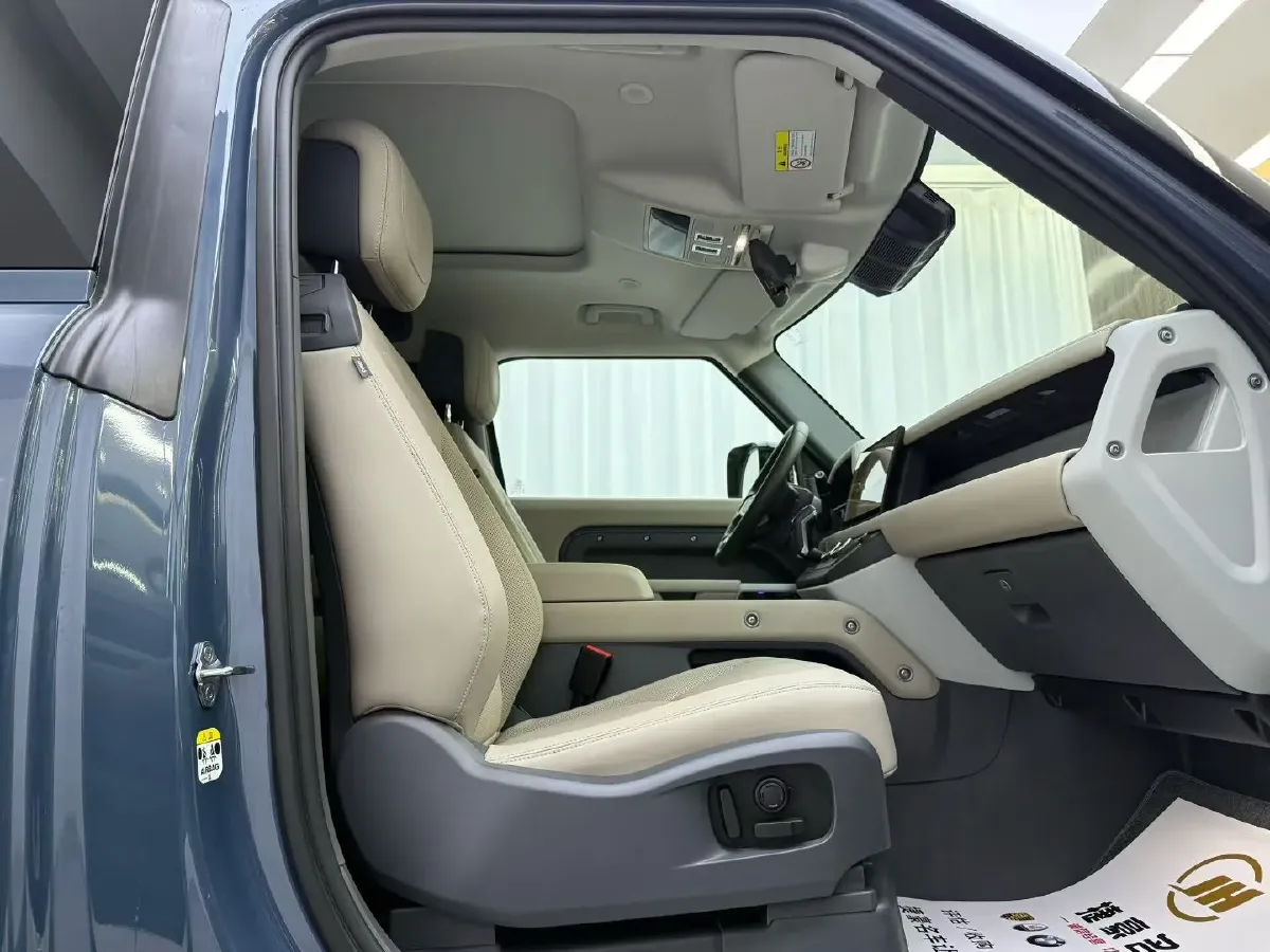 2025 Land Rover Defender 3.0T 400HP L6 8AT,autocango,china used car exporter,china ev exporter,chinese used car exporter,chinese used ev exporter