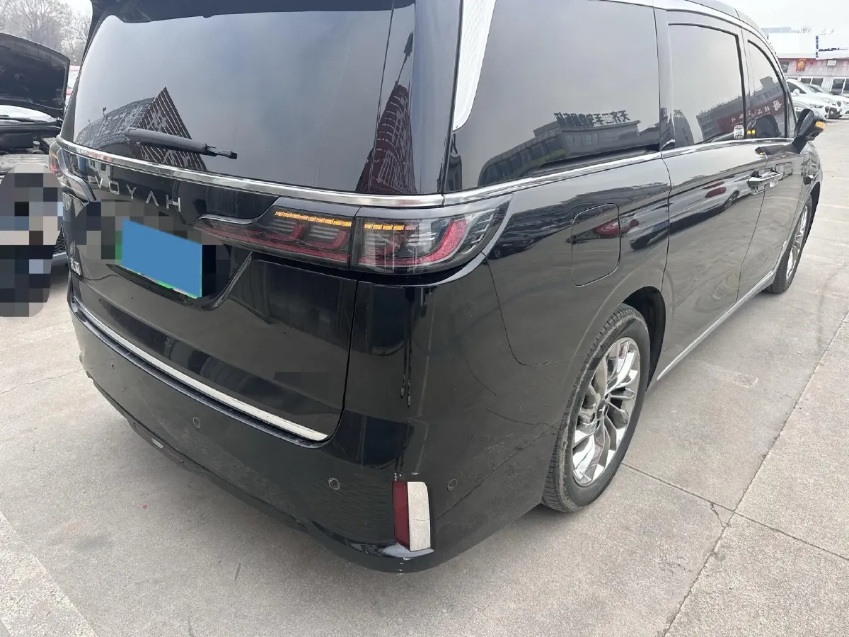 2025 Voyah Dream BEV 108.7KWH,autocango,china used car exporter,china ev exporter,chinese used car exporter,chinese used ev exporter
