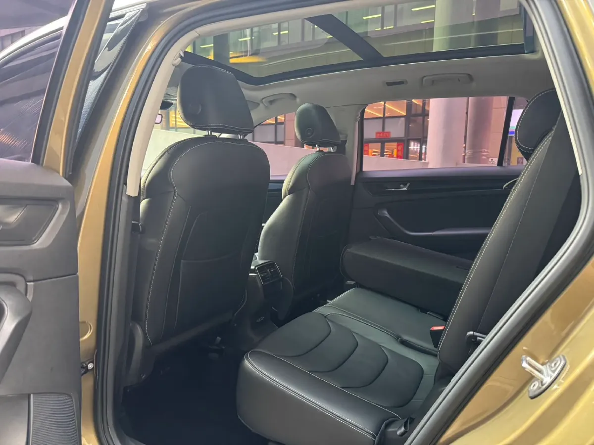 2017 Skoda Kodiak 1.8T 180HP L4 7DCT,autocango,china used car exporter,china ev exporter,chinese used car exporter,chinese used ev exporter