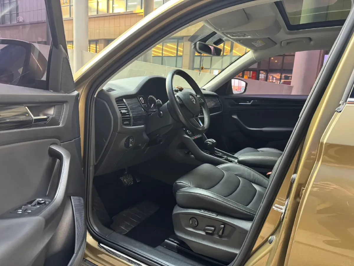 2017 Skoda Kodiak 1.8T 180HP L4 7DCT,autocango,china used car exporter,china ev exporter,chinese used car exporter,chinese used ev exporter