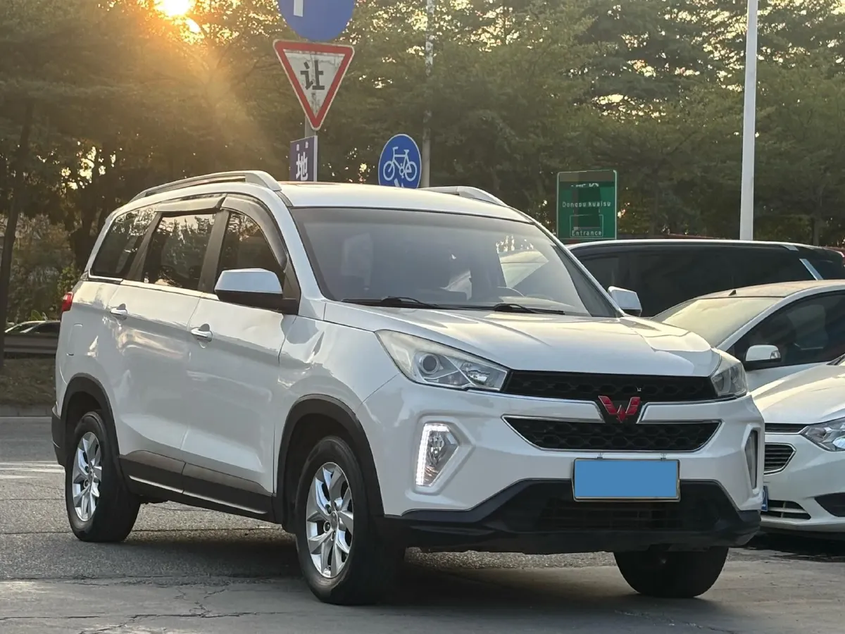 2018 WuLing HongGuang S3 1.5L 112HP L4 6MT,autocango,china used car exporter,china ev exporter,chinese used car exporter,chinese used ev exporter
