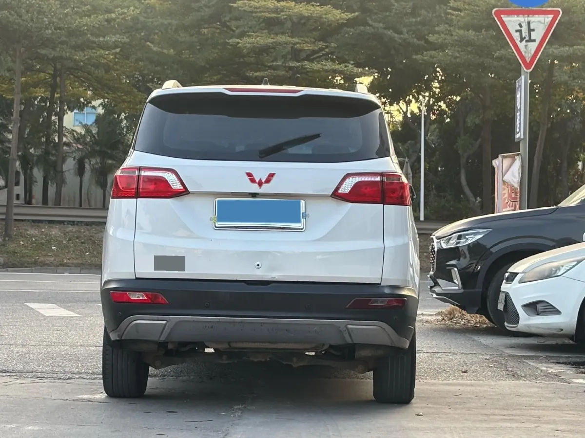 2018 WuLing HongGuang S3 1.5L 112HP L4 6MT,autocango,china used car exporter,china ev exporter,chinese used car exporter,chinese used ev exporter
