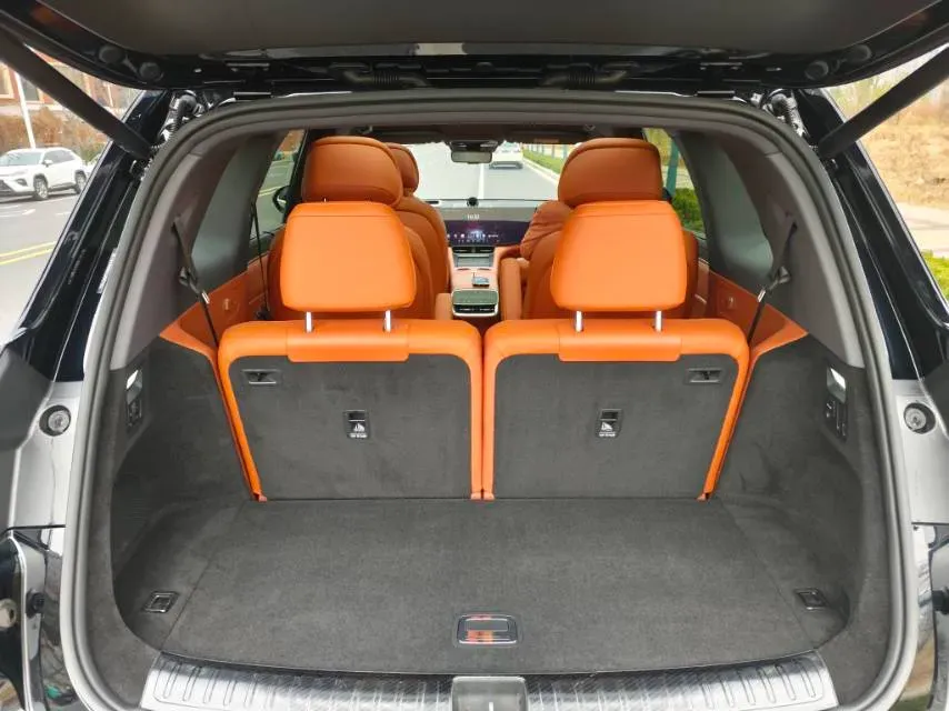 2025 AITO AITO M8 REEV 160HP REEV 53.4KWH,autocango,china used car exporter,china ev exporter,chinese used car exporter,chinese used ev exporter