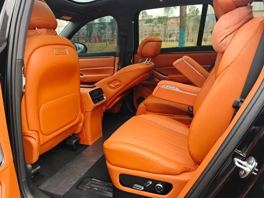 2025 AITO AITO M8 REEV 160HP REEV 53.4KWH,autocango,china used car exporter,china ev exporter,chinese used car exporter,chinese used ev exporter