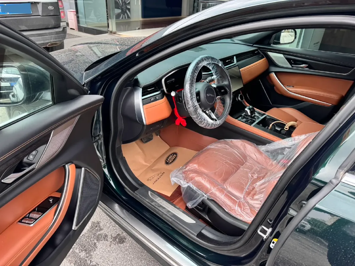 2022 Jaguar XFL 2.0T 250HP L4 8AT,autocango,china used car exporter,china ev exporter,chinese used car exporter,chinese used ev exporter