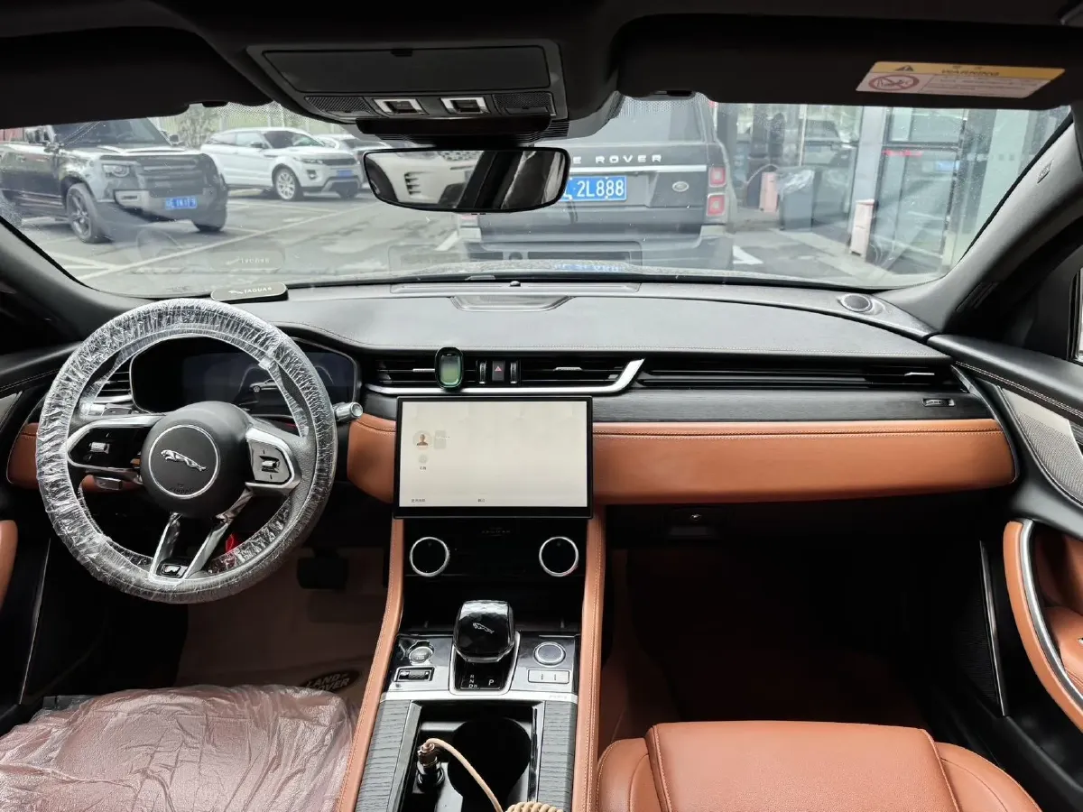 2022 Jaguar XFL 2.0T 250HP L4 8AT,autocango,china used car exporter,china ev exporter,chinese used car exporter,chinese used ev exporter