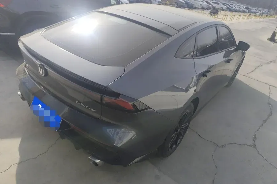 2022 ChangAn UNI-V 1.5T 188HP L4 7DCT,autocango,china used car exporter,china ev exporter,chinese used car exporter,chinese used ev exporter