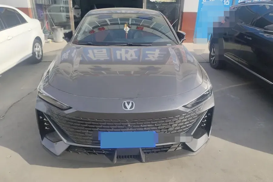 2022 ChangAn UNI-V 1.5T 188HP L4 7DCT,autocango,china used car exporter,china ev exporter,chinese used car exporter,chinese used ev exporter