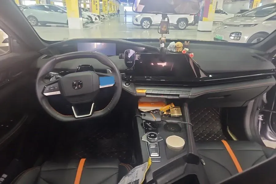 2022 ChangAn UNI-V 1.5T 188HP L4 7DCT,autocango,china used car exporter,china ev exporter,chinese used car exporter,chinese used ev exporter