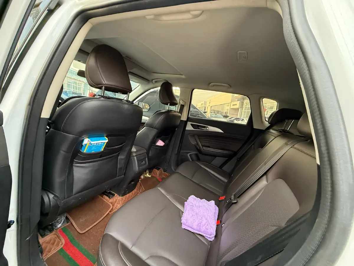 2019 ChangAn CS35 Plus 1.6L 128HP L4 5MT,autocango,china used car exporter,china ev exporter,chinese used car exporter,chinese used ev exporter