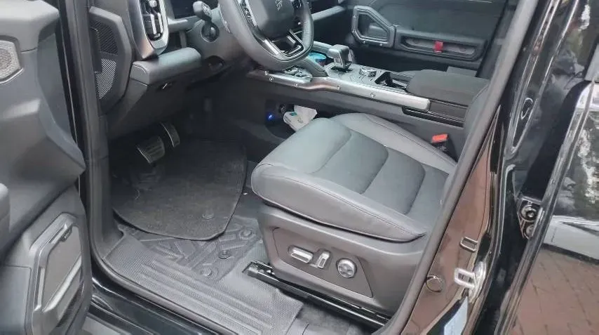 2024 Jetour Traveller 2.0T 254HP L4 7DCT,autocango,china used car exporter,china ev exporter,chinese used car exporter,chinese used ev exporter