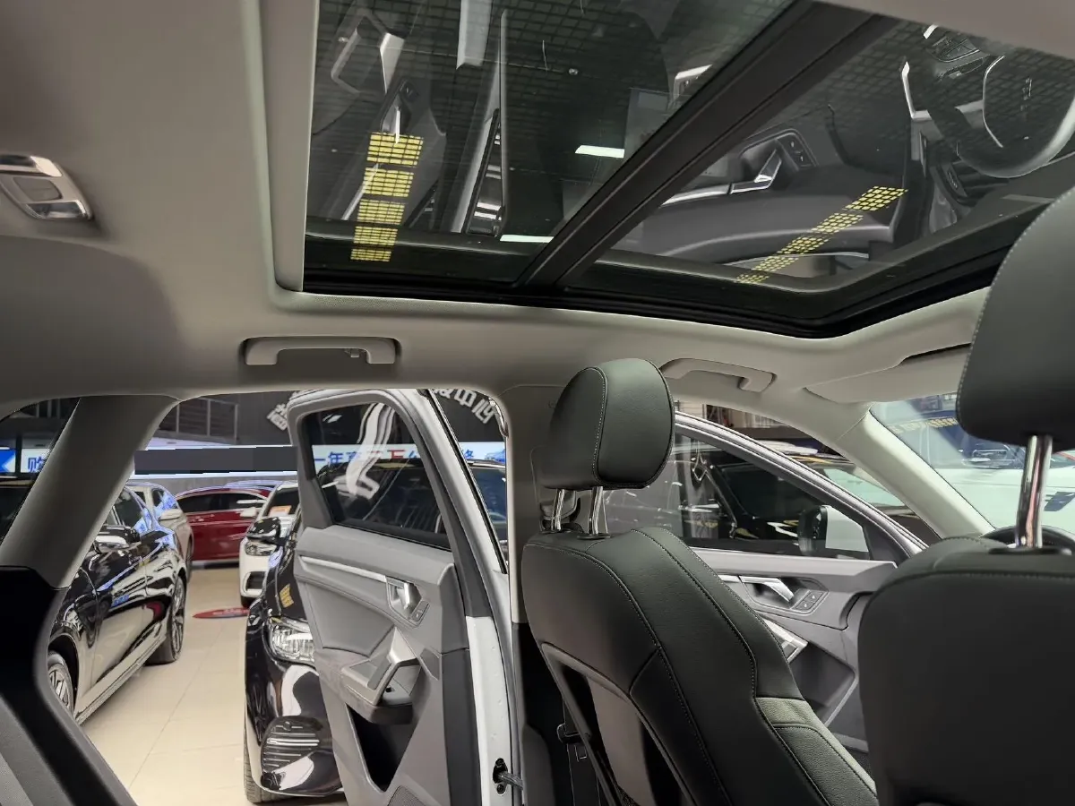 2023 Audi Q3 2.0T 186HP L4 7DCT,autocango,china used car exporter,china ev exporter,chinese used car exporter,chinese used ev exporter