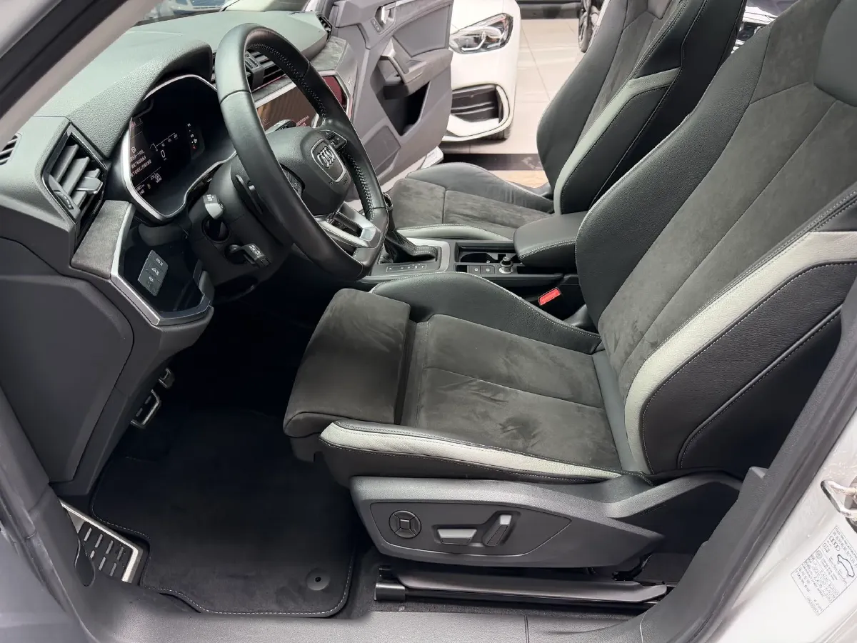 2023 Audi Q3 2.0T 186HP L4 7DCT,autocango,china used car exporter,china ev exporter,chinese used car exporter,chinese used ev exporter