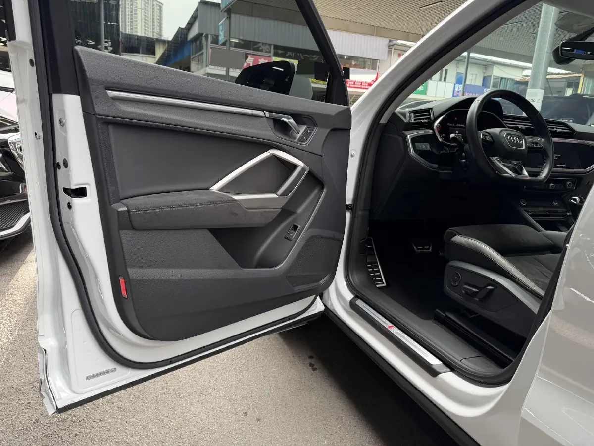 2023 Audi Q3 2.0T 186HP L4 7DCT,autocango,china used car exporter,china ev exporter,chinese used car exporter,chinese used ev exporter