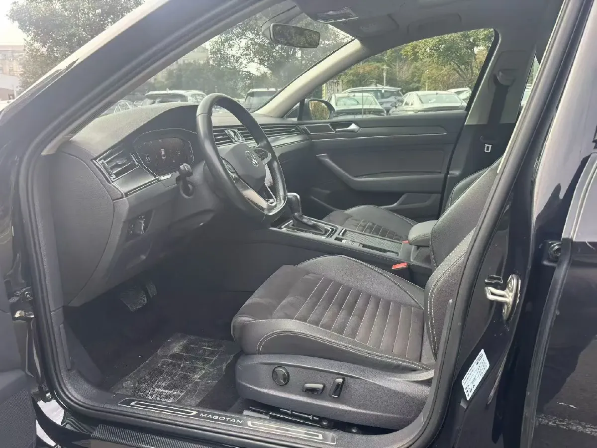 2021 Volkswagen Magotan 2.0T 186HP L4 7DCT,autocango,china used car exporter,china ev exporter,chinese used car exporter,chinese used ev exporter